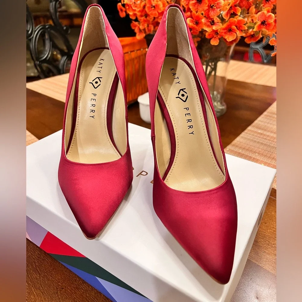 Katy Perry Suzanne sarin Mulberry pumps. New with box.